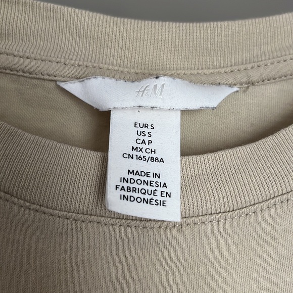 H&M T-shirt - Picture 2 of 3